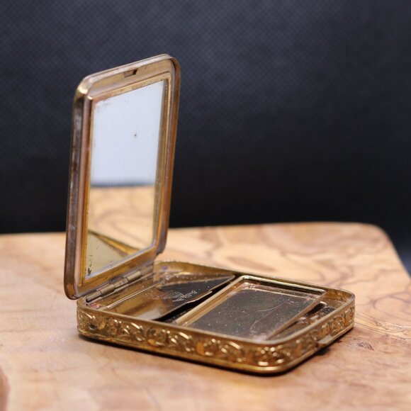 Rare Vintage Foster Black Enamel Compact with Pink Roses & Gold-Tone Etched Edge - Picture 4 of 13